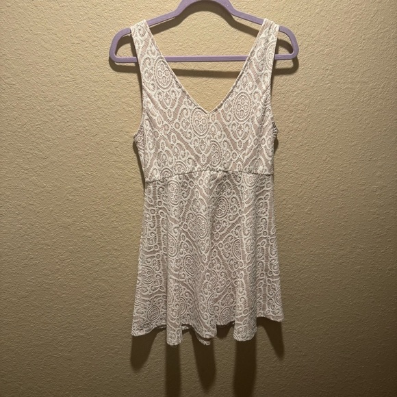 Lace V Neck Size L White and Cream A-Line Dress - Picture 2 of 5